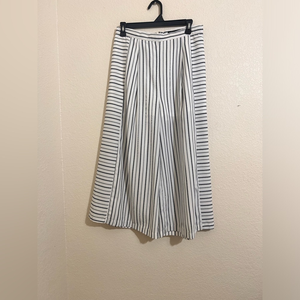 Doe & Rae Wide Leg Cropped Striped Pants Size M - Picture 8 of 8